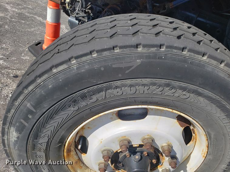 image for item DD2564 2012 International 7500 truck cab and chassis