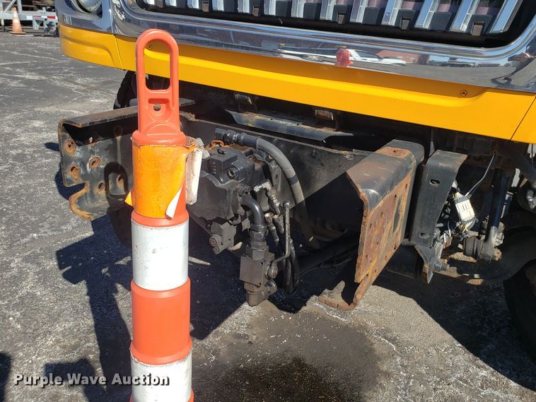 image for item DD2564 2012 International 7500 truck cab and chassis