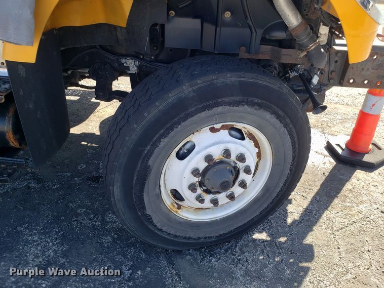 image for item DD2564 2012 International 7500 truck cab and chassis