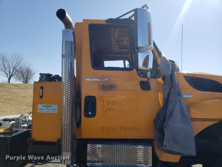 image for item DD2564 2012 International 7500 truck cab and chassis