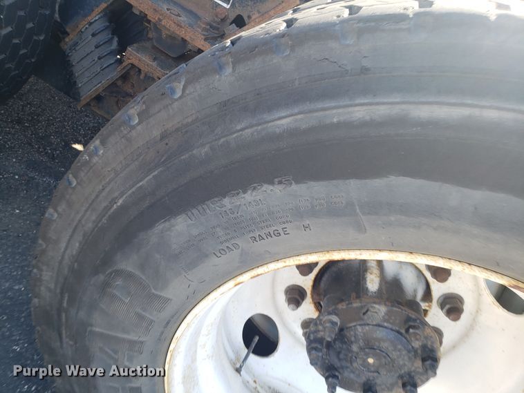 image for item DD2564 2012 International 7500 truck cab and chassis