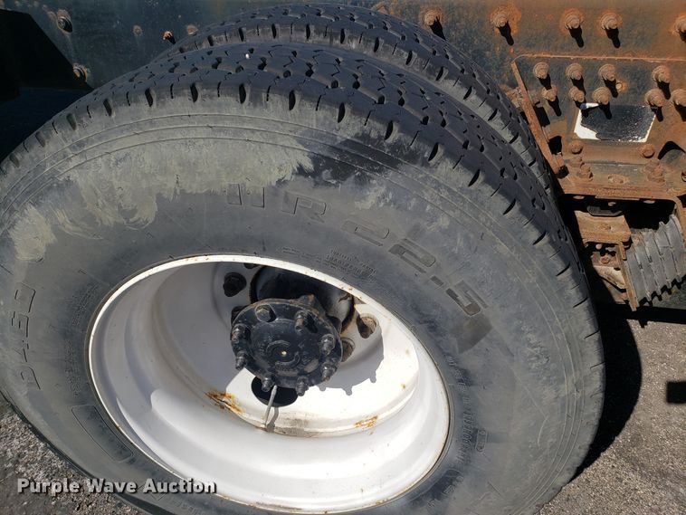 image for item DD2564 2012 International 7500 truck cab and chassis