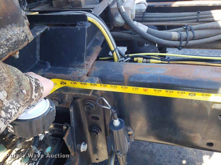 image for item DD2564 2012 International 7500 truck cab and chassis