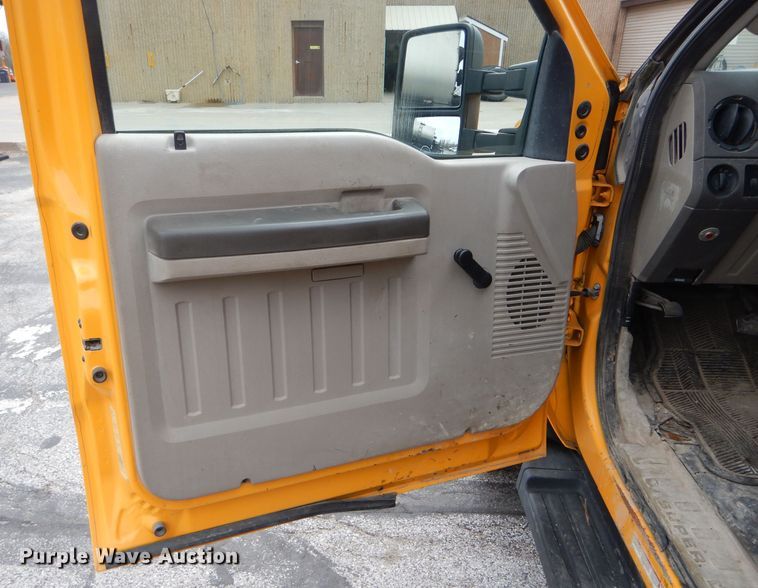 image for item DF3040 2008 Ford F550 Super Duty XL Crew Cab dump flatbed truck