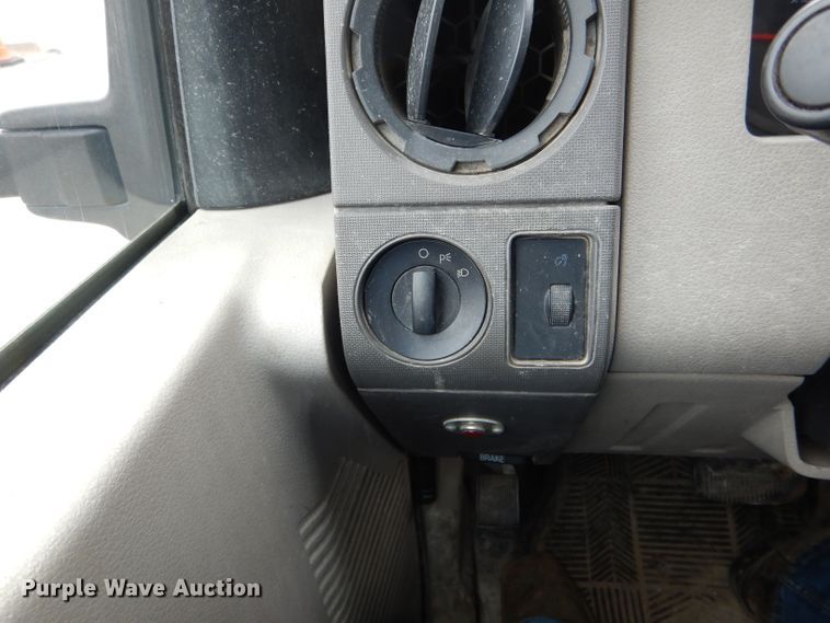 image for item DF3040 2008 Ford F550 Super Duty XL Crew Cab dump flatbed truck