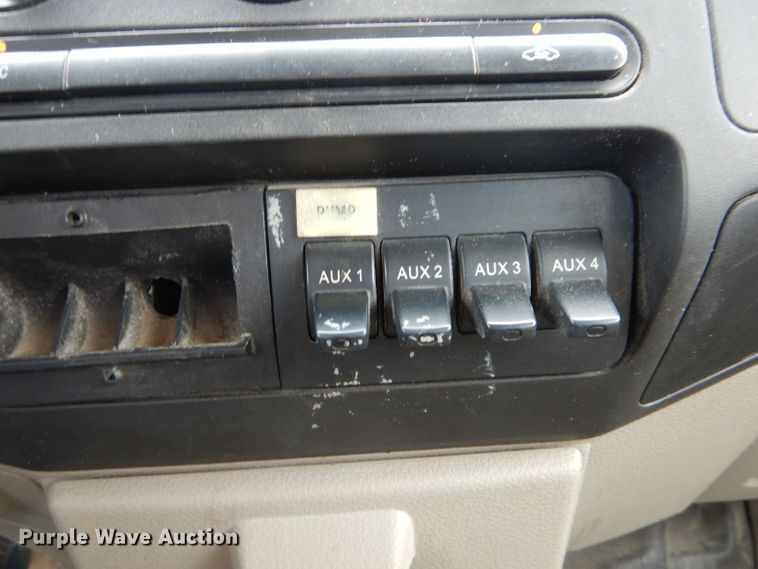 image for item DF3040 2008 Ford F550 Super Duty XL Crew Cab dump flatbed truck