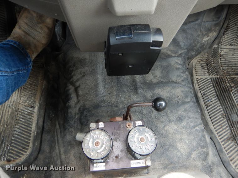 image for item DF3040 2008 Ford F550 Super Duty XL Crew Cab dump flatbed truck