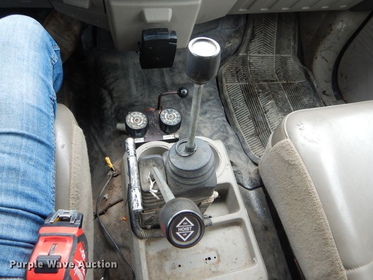 image for item DF3040 2008 Ford F550 Super Duty XL Crew Cab dump flatbed truck