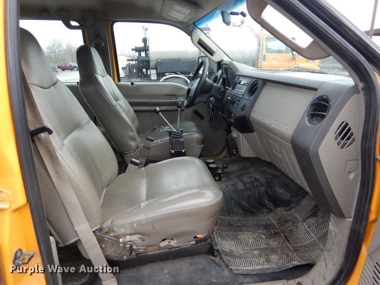 image for item DF3040 2008 Ford F550 Super Duty XL Crew Cab dump flatbed truck