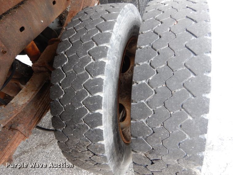 image for item DF3040 2008 Ford F550 Super Duty XL Crew Cab dump flatbed truck