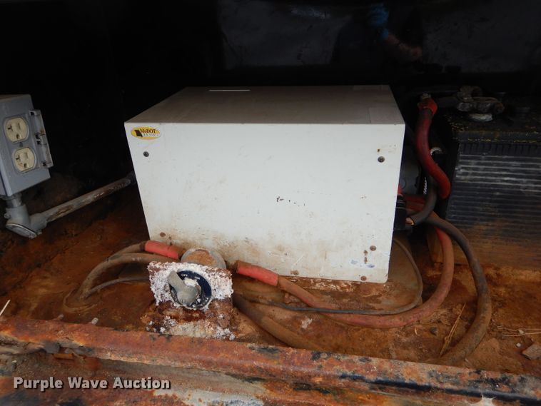 image for item DF3041 2008 Ford F450 Super Duty XL Crew Cab dump flatbed truck