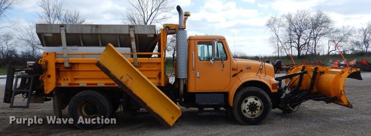image for item DF3045 2002 International 4900 dump truck