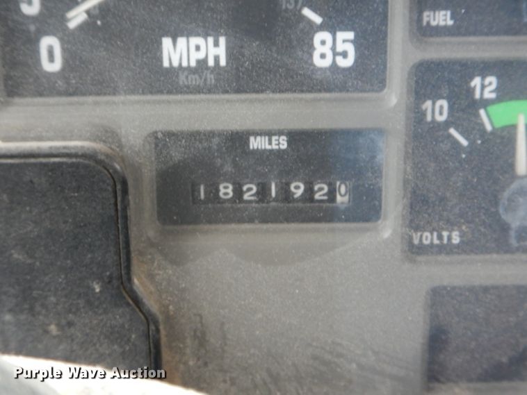 image for item DF3045 2002 International 4900 dump truck