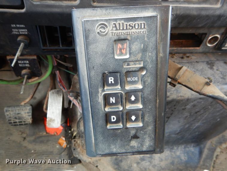 image for item DF3045 2002 International 4900 dump truck