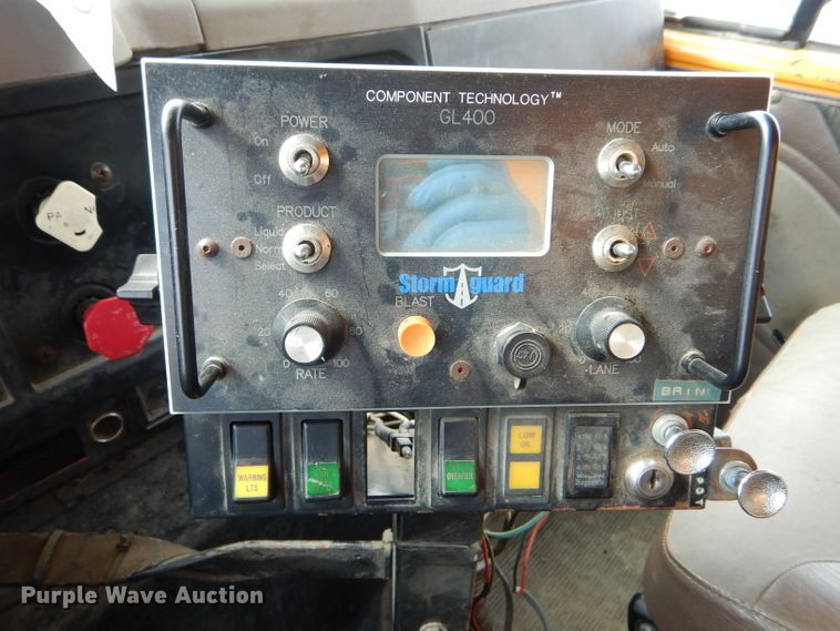 image for item DF3045 2002 International 4900 dump truck