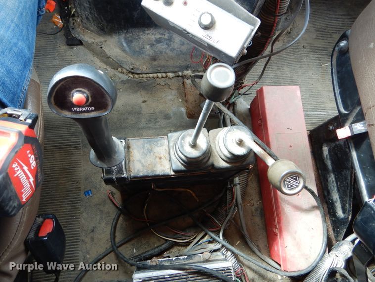 image for item DF3045 2002 International 4900 dump truck