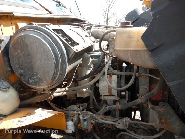 image for item DF3045 2002 International 4900 dump truck