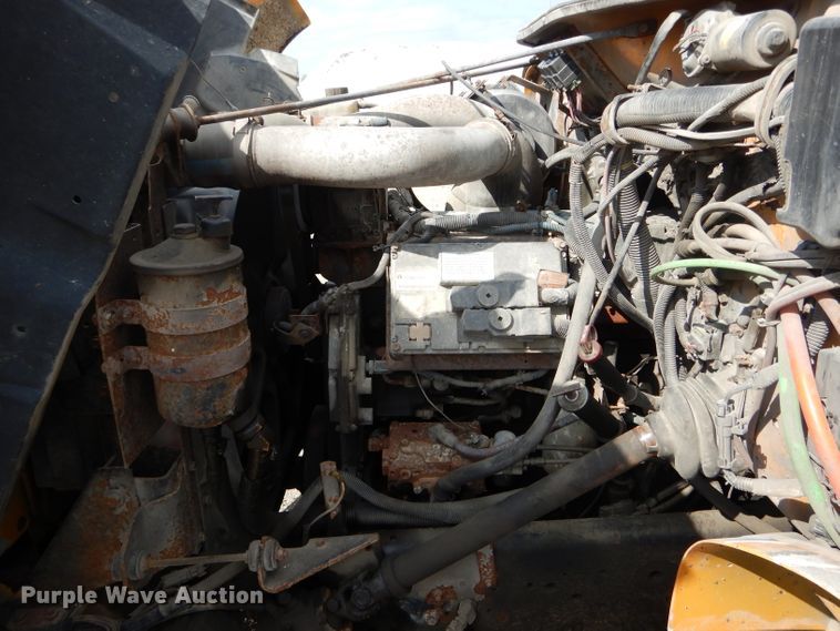 image for item DF3045 2002 International 4900 dump truck