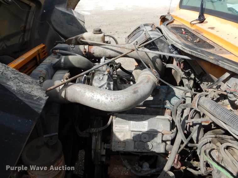 image for item DF3045 2002 International 4900 dump truck