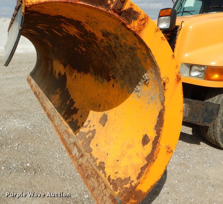 image for item DF3045 2002 International 4900 dump truck