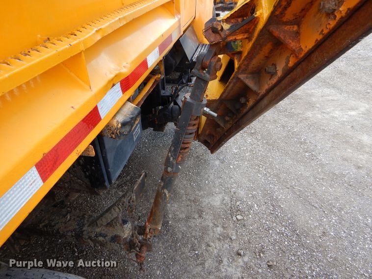 image for item DF3045 2002 International 4900 dump truck