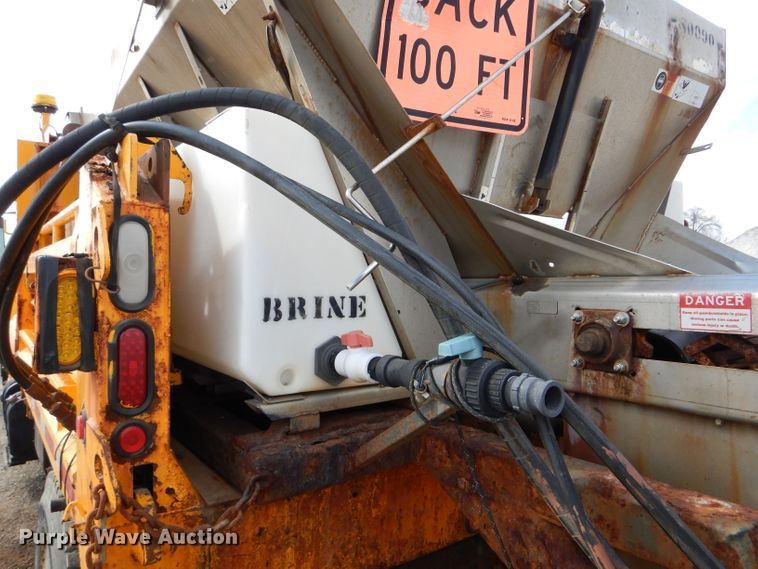 image for item DF3045 2002 International 4900 dump truck