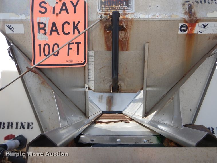 image for item DF3045 2002 International 4900 dump truck