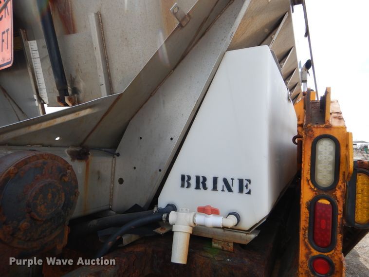 image for item DF3045 2002 International 4900 dump truck