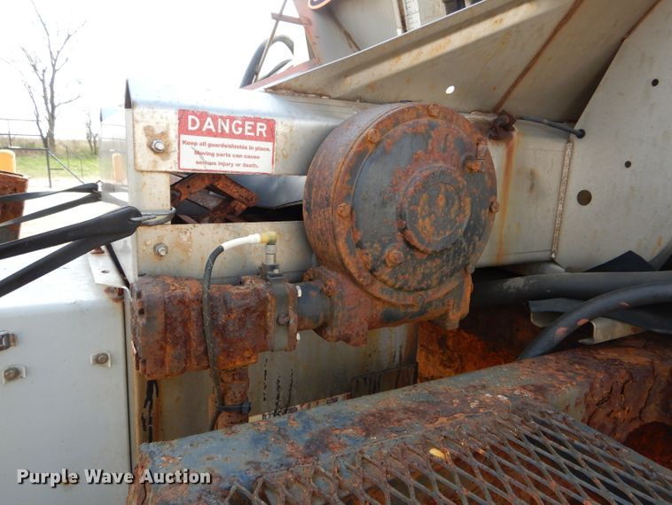 image for item DF3045 2002 International 4900 dump truck