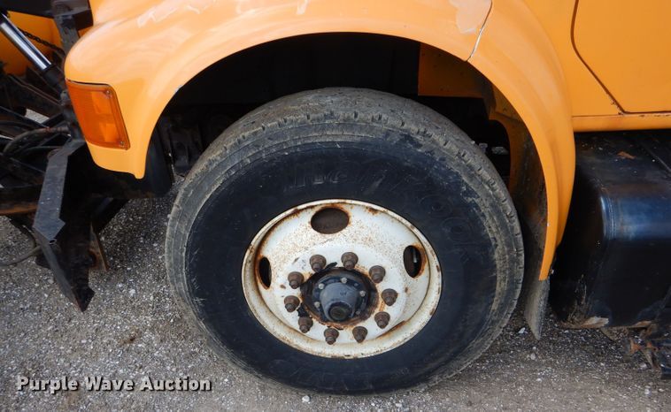 image for item DF3045 2002 International 4900 dump truck