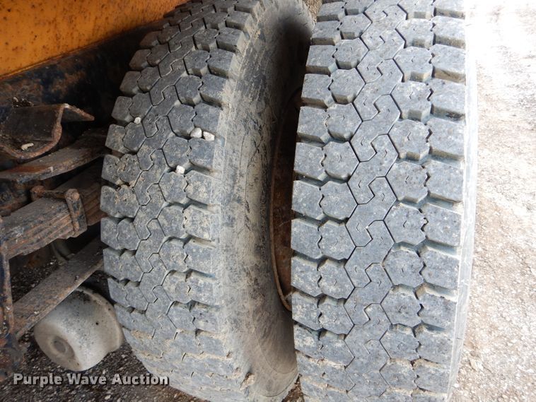 image for item DF3045 2002 International 4900 dump truck