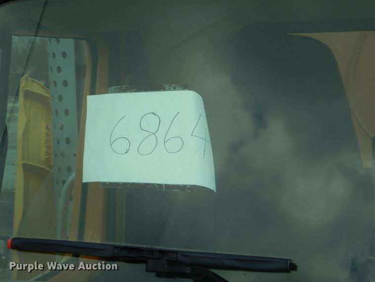 image for item DF3045 2002 International 4900 dump truck