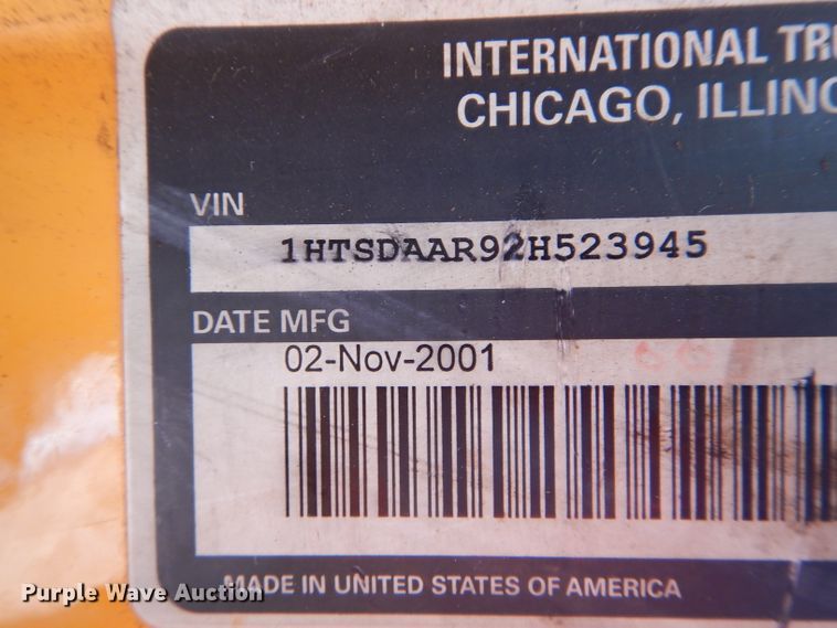 image for item DF3045 2002 International 4900 dump truck