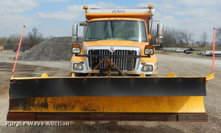 image for item DF3046 2006 International 7400 dump truck