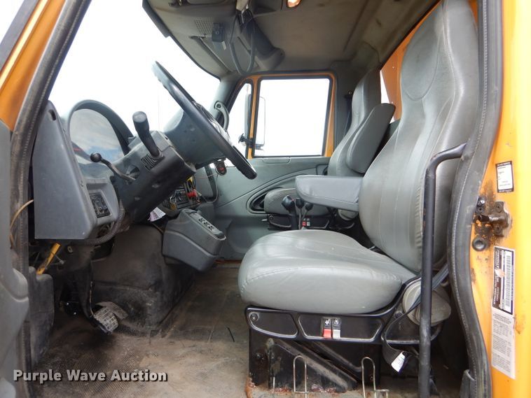 image for item DF3046 2006 International 7400 dump truck