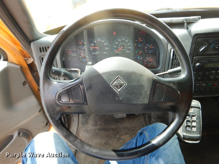 image for item DF3046 2006 International 7400 dump truck