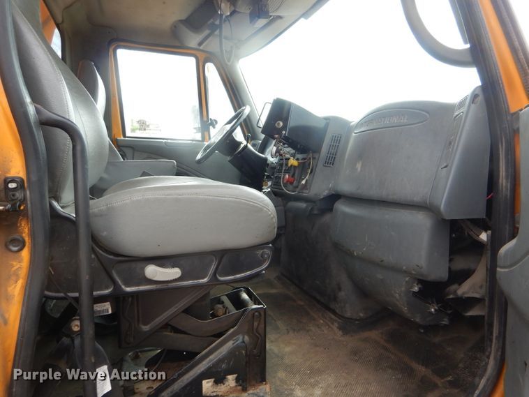 image for item DF3046 2006 International 7400 dump truck