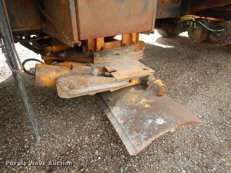 image for item DF3046 2006 International 7400 dump truck