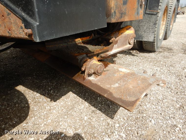 image for item DF3046 2006 International 7400 dump truck