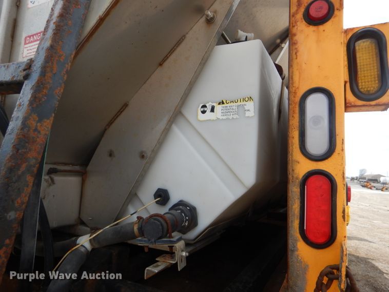 image for item DF3046 2006 International 7400 dump truck