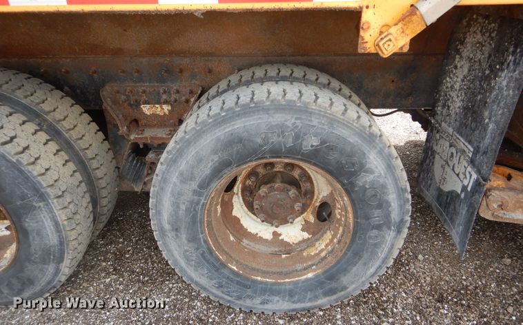 image for item DF3046 2006 International 7400 dump truck