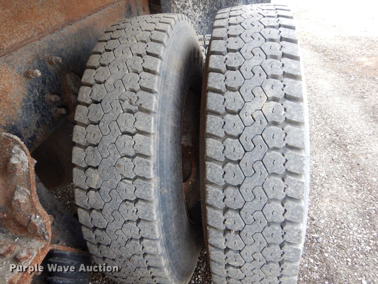 image for item DF3046 2006 International 7400 dump truck