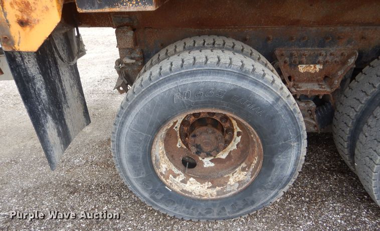 image for item DF3046 2006 International 7400 dump truck