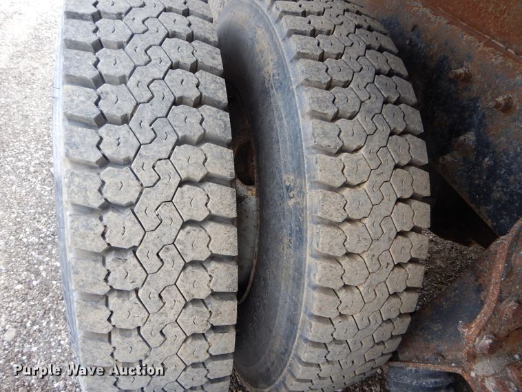 image for item DF3046 2006 International 7400 dump truck