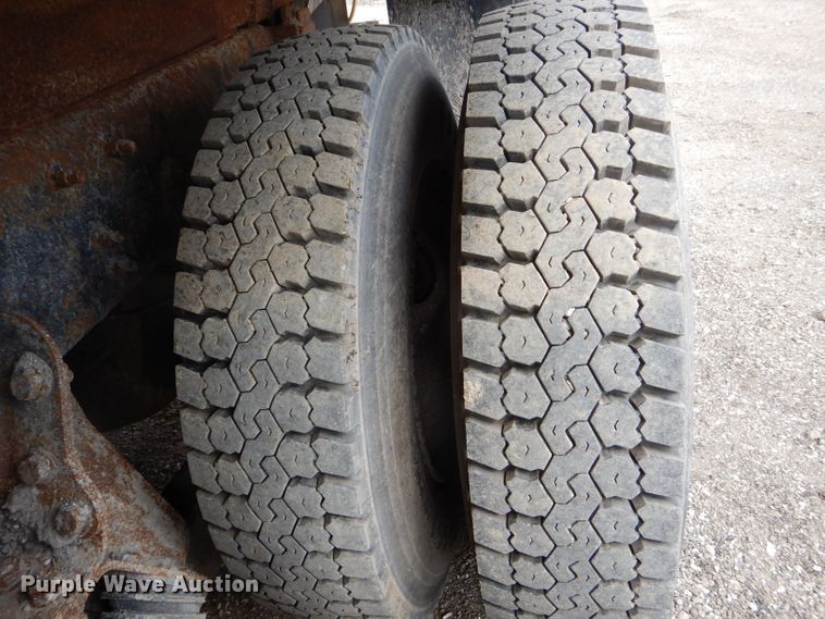 image for item DF3046 2006 International 7400 dump truck