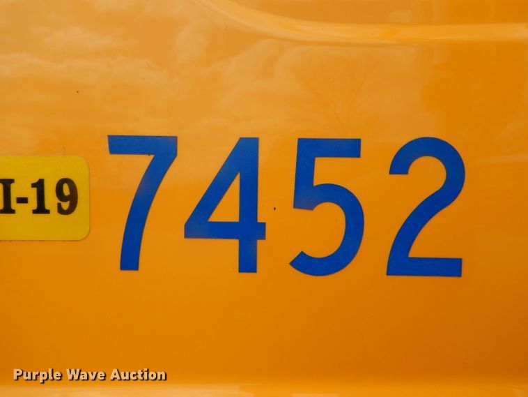 image for item DF3046 2006 International 7400 dump truck