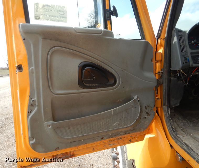 image for item DF3047 2006 International 7400 dump truck