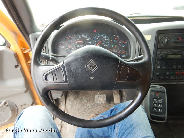 image for item DF3047 2006 International 7400 dump truck