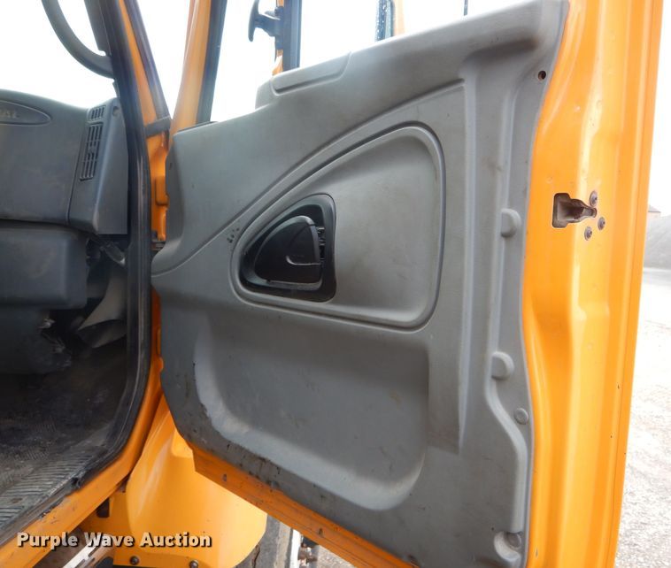 image for item DF3047 2006 International 7400 dump truck