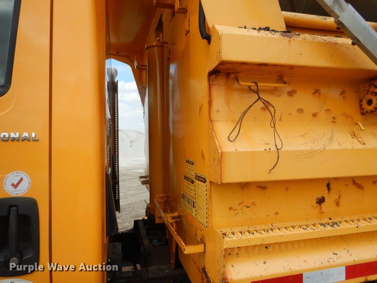 image for item DF3047 2006 International 7400 dump truck